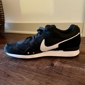Nike Venture Runner Women’s Running Shoes